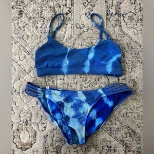Body glove bikini set top and bottom